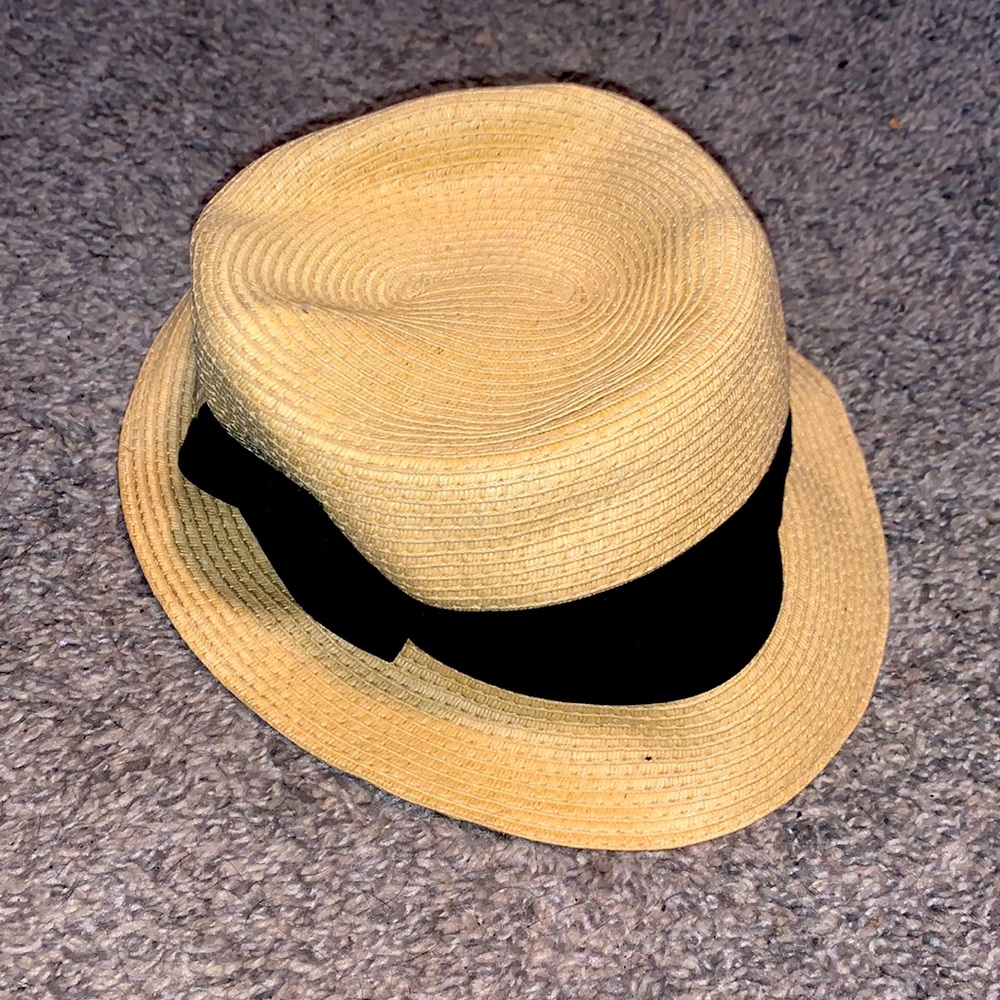 Back-bow hat